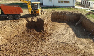 Рытье котлованов под фундамент в Тобольске – цена от 2614 руб. за м3 | 2Землекопа-Тбл