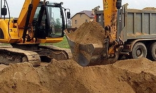 Выкопать яму экскаватором в Тобольске от 942 руб. - 2Землекопа-Тбл